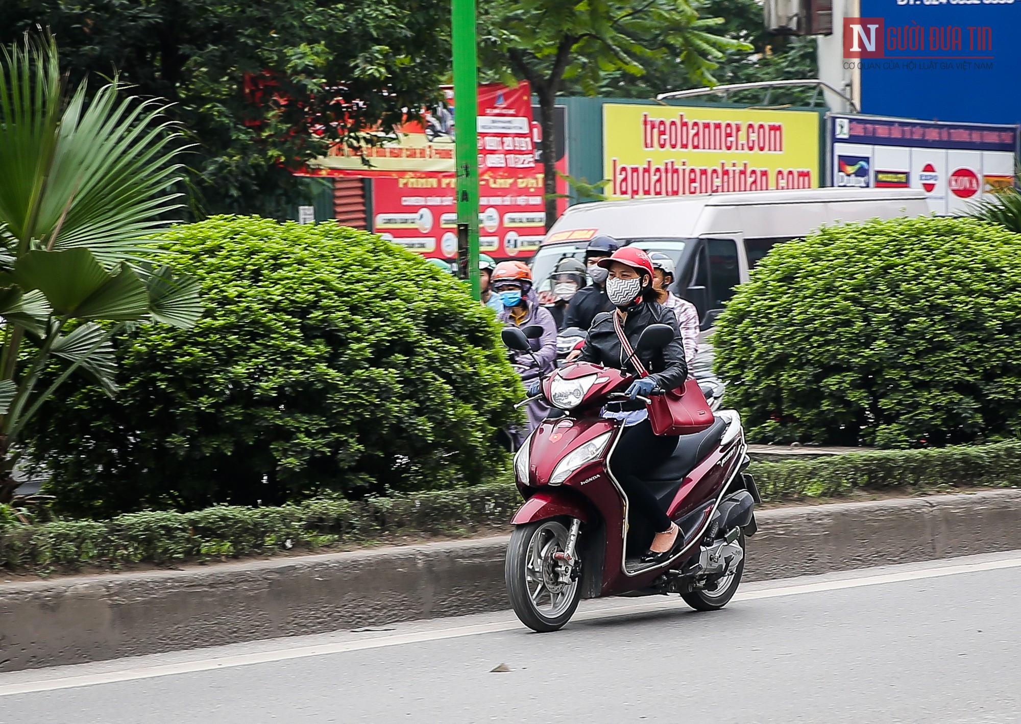 Dân sinh - Hà Nội: Dòng xe bất chấp, ngang nhiên đi ngược chiều tại Tố Hữu (Hình 3).