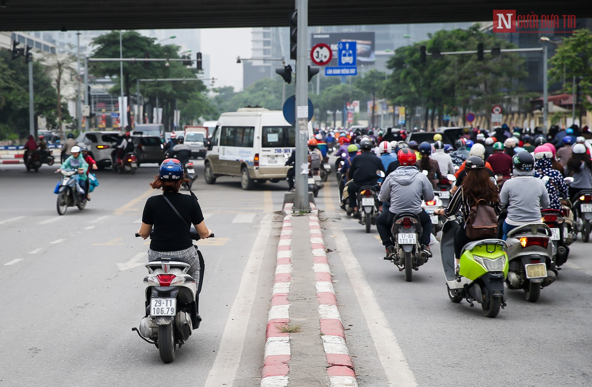 Dân sinh - Hà Nội: Dòng xe bất chấp, ngang nhiên đi ngược chiều tại Tố Hữu (Hình 5).