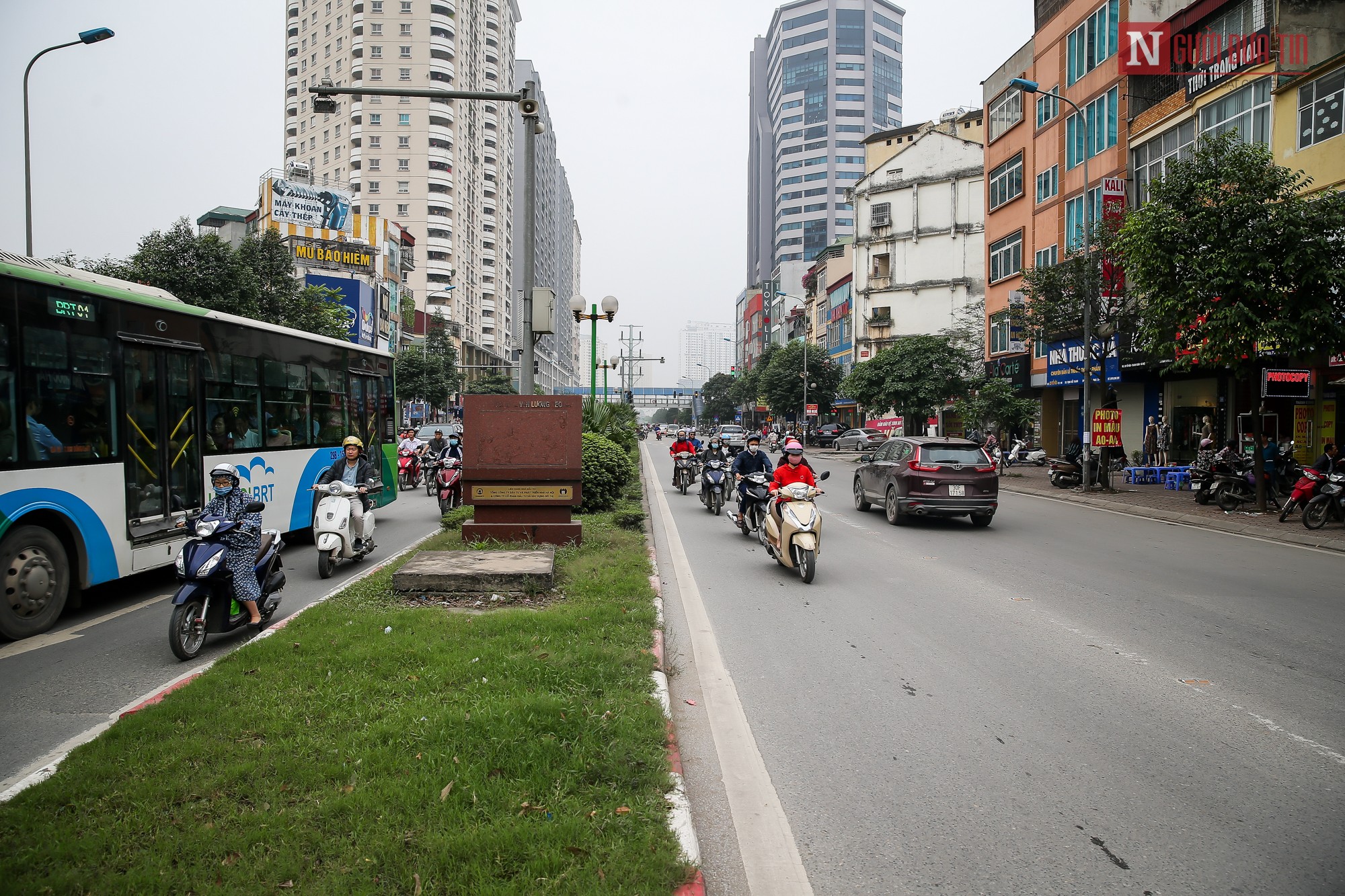 Dân sinh - Hà Nội: Dòng xe bất chấp, ngang nhiên đi ngược chiều tại Tố Hữu