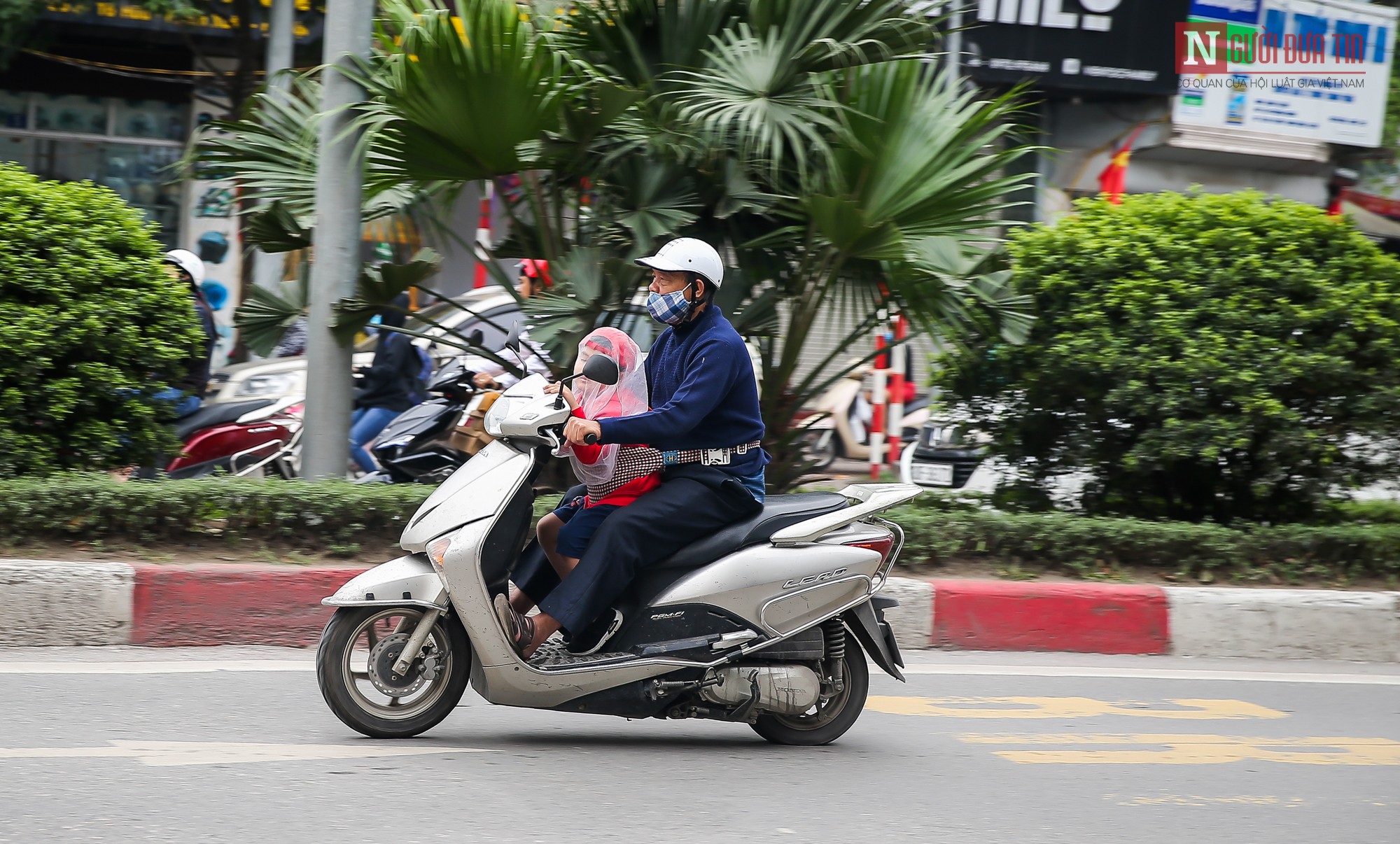 Dân sinh - Hà Nội: Dòng xe bất chấp, ngang nhiên đi ngược chiều tại Tố Hữu (Hình 4).