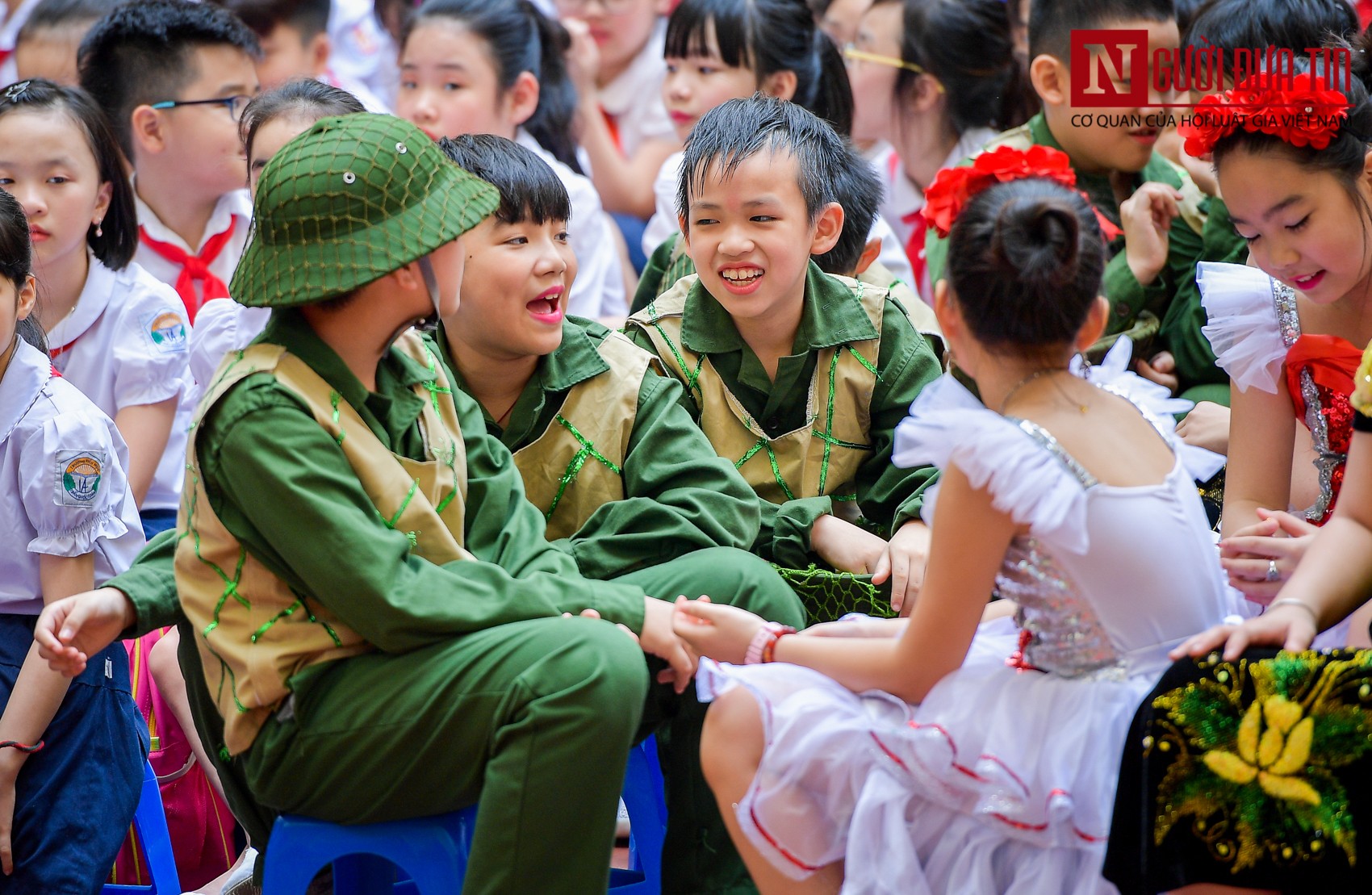 Giáo dục - Nguyệt 'thảo mai' cùng hàng trăm học sinh hào hứng tham gia hội sách (Hình 3).