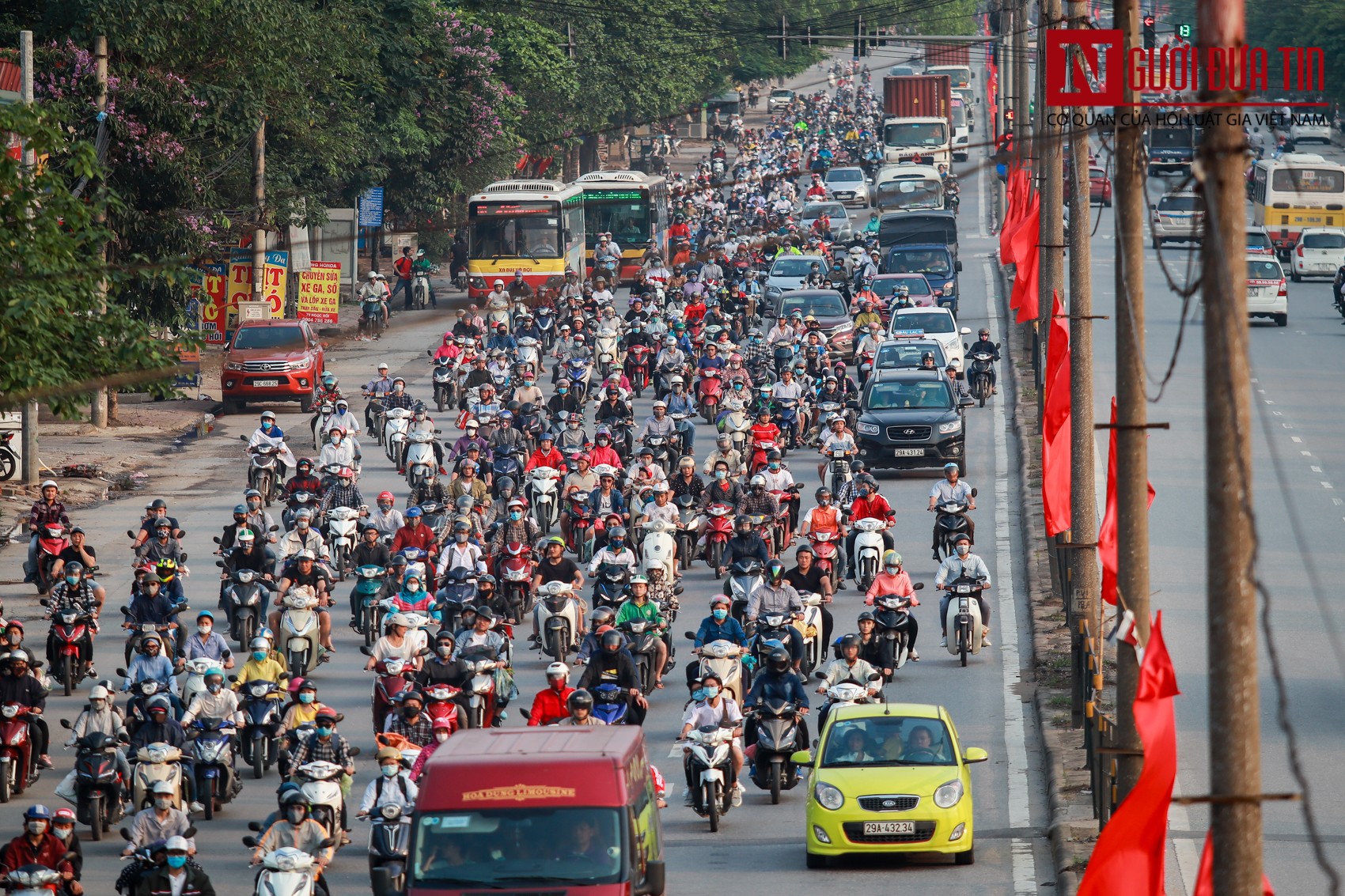 Tin nhanh - Hàng nghìn ô tô ken đặc, nhích từng mét tiến vào trung tâm Hà Nội sau nghỉ lễ 30/4 - 1/4 (Hình 6).