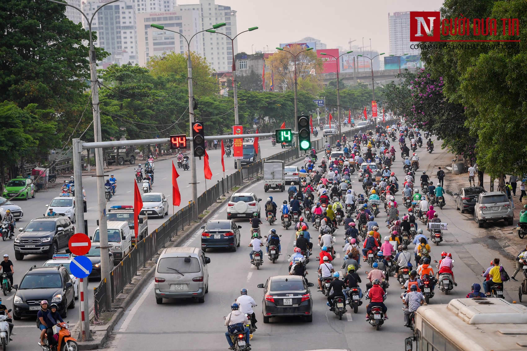 Tin nhanh - Hàng nghìn ô tô ken đặc, nhích từng mét tiến vào trung tâm Hà Nội sau nghỉ lễ 30/4 - 1/4 (Hình 7).