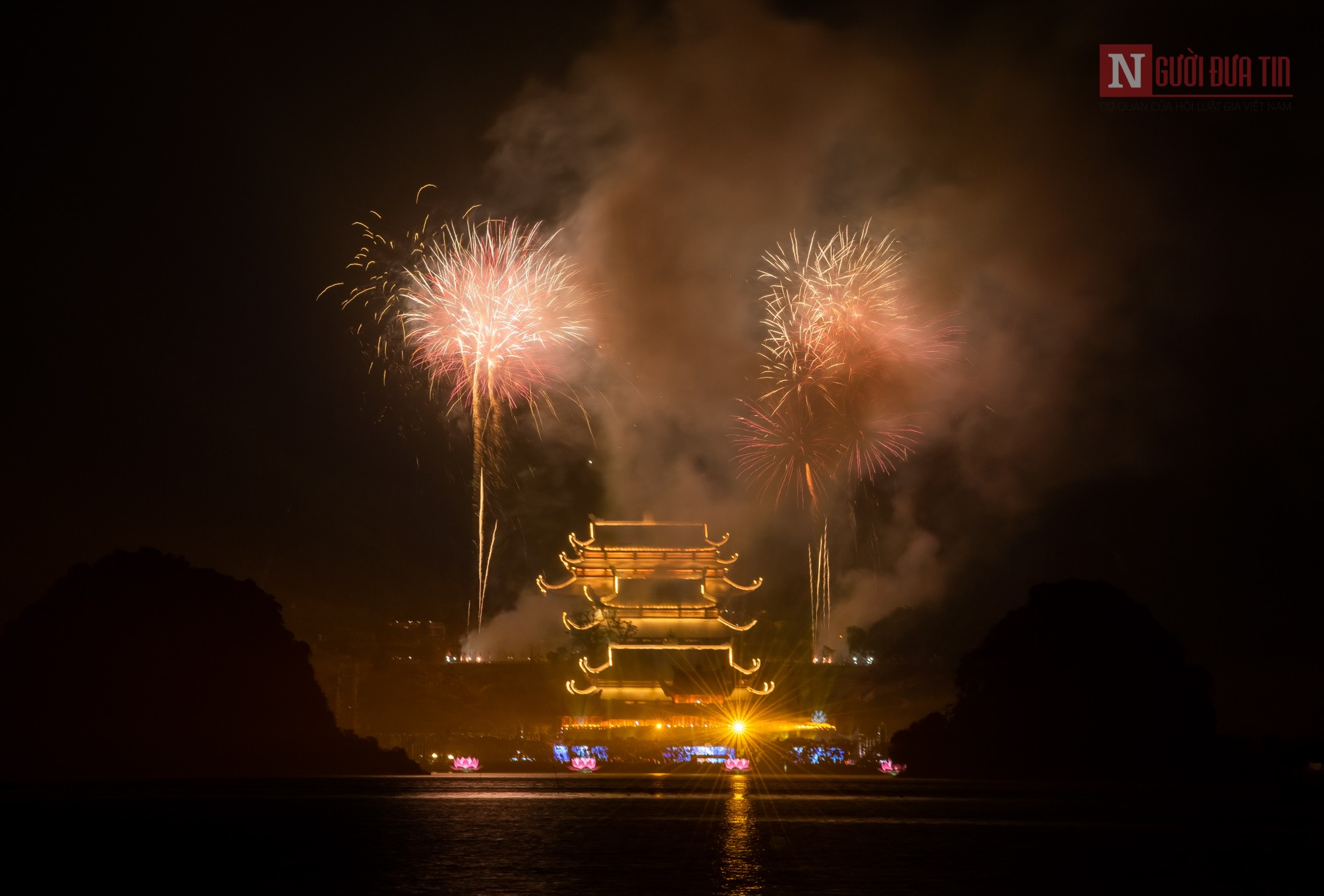 Văn hoá - Mãn nhãn ngắm nhìn dàn pháo hoa tại Đại lễ Phật đản Vesak 2019 (Hình 5).