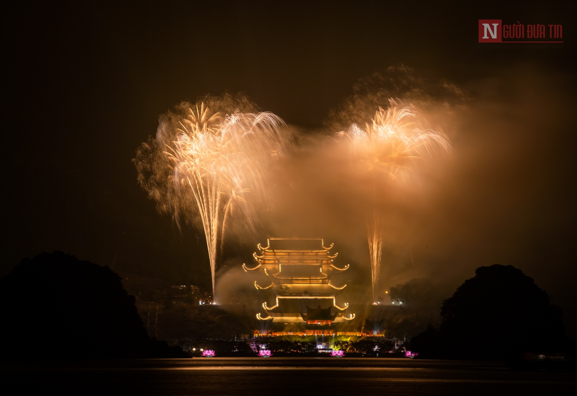 Văn hoá - Mãn nhãn ngắm nhìn dàn pháo hoa tại Đại lễ Phật đản Vesak 2019 (Hình 8).