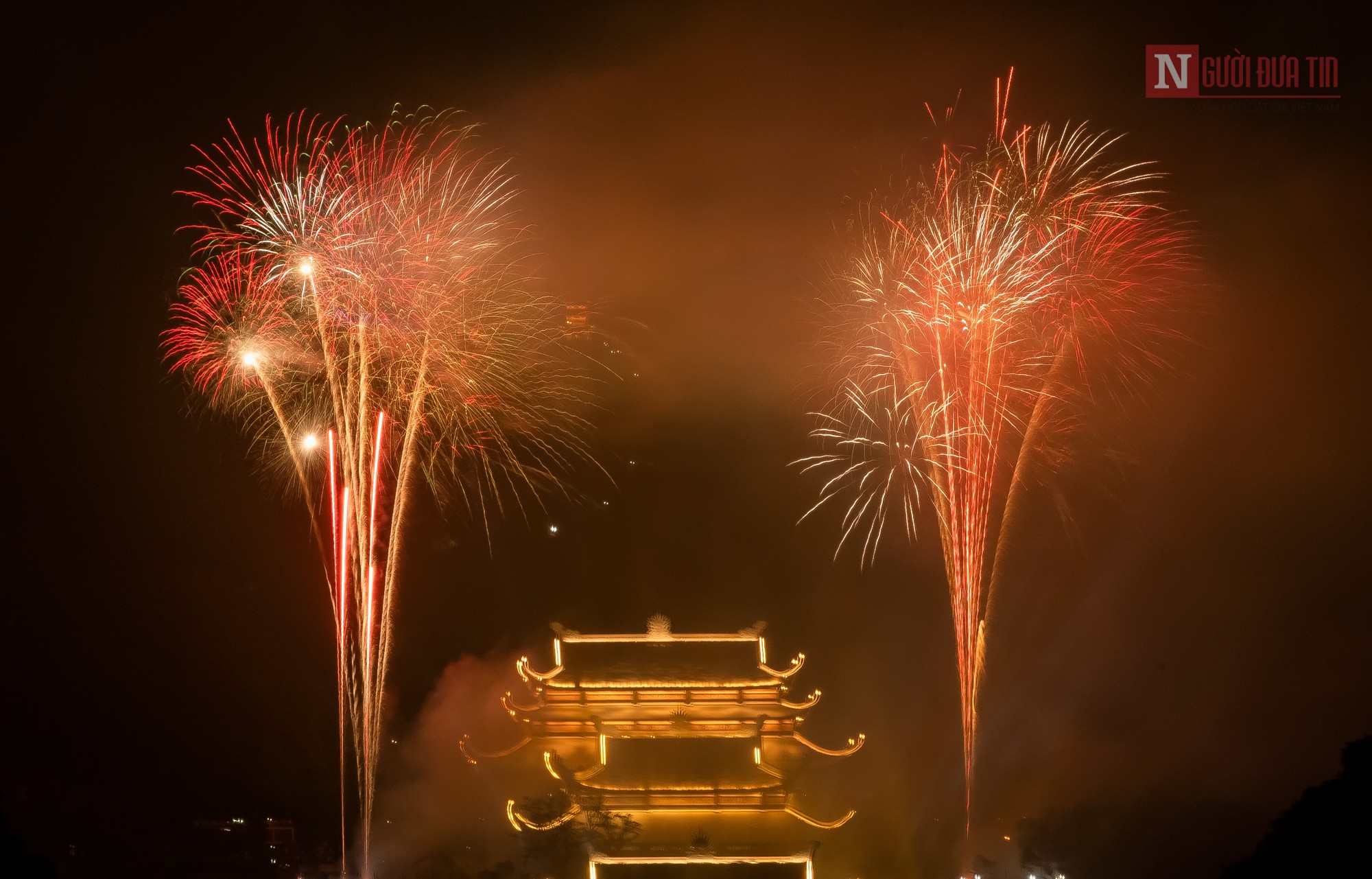 Văn hoá - Mãn nhãn ngắm nhìn dàn pháo hoa tại Đại lễ Phật đản Vesak 2019 (Hình 9).