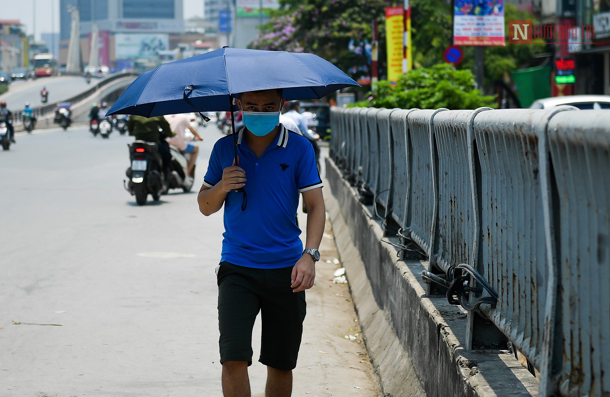 Tin nhanh - Hà Nội: Nắng nóng cực độ, phố xá vắng tanh như sau cú búng tay của Thanos (Hình 15).