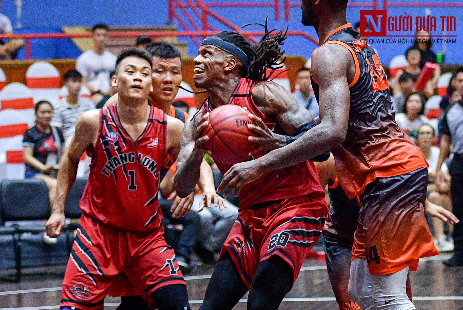 Thể thao - VBA 2019: Ngược dòng ngoại mục, 'Chiến binh' Thang Long Warriors giành chiến thắng ngay phút chót (Hình 2).