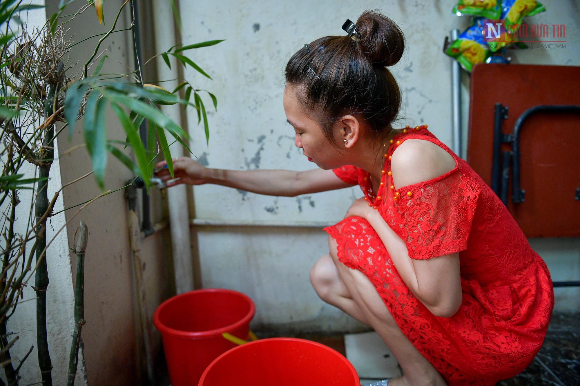 Tin nhanh - Hà Nội: Hàng nghìn người dân khốn khổ vì thiếu nước sinh hoạt (Hình 15).