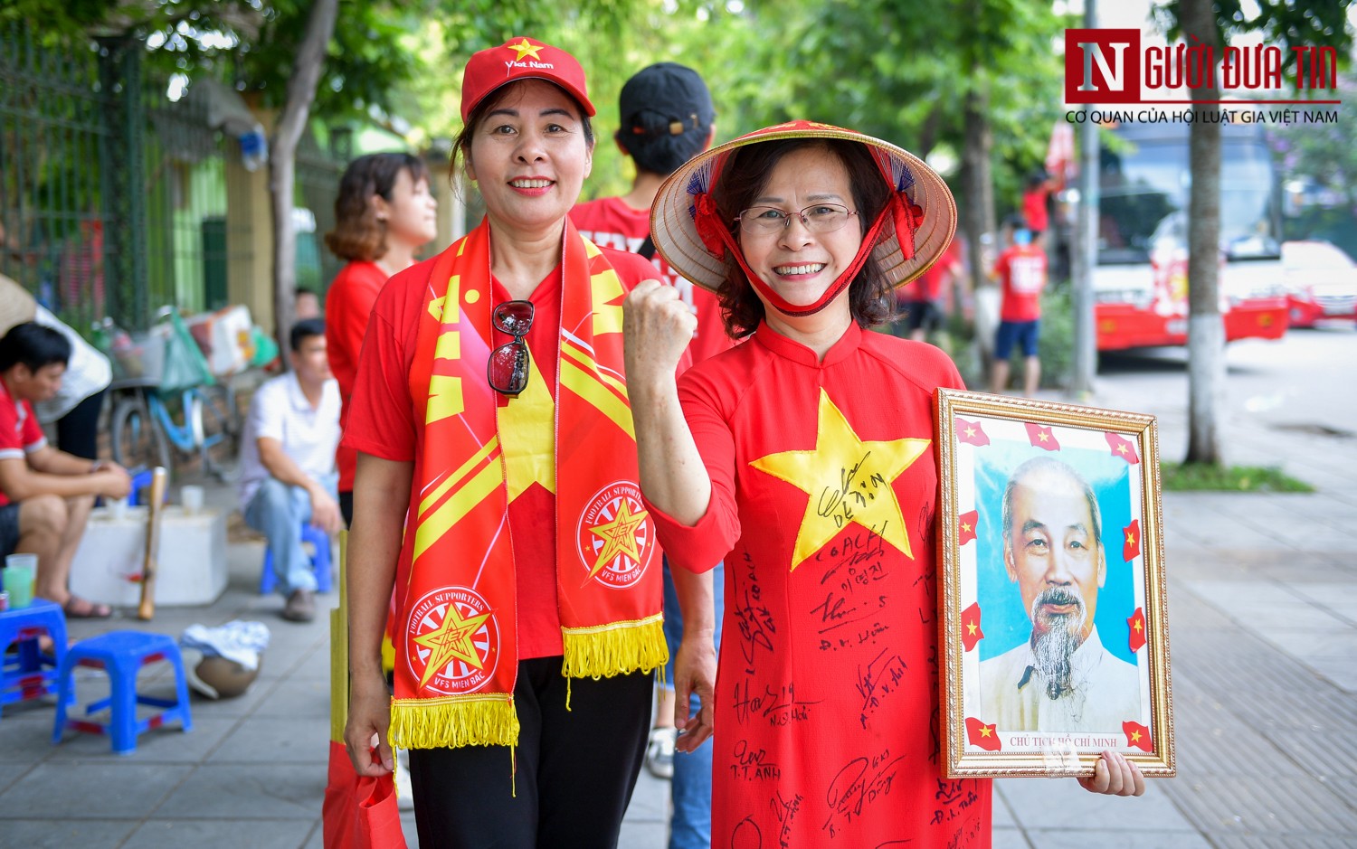 Tin nhanh - Hàng trăm CĐV Hà Nội hội ngộ tại sân vận động Việt Trì cổ vũ đội tuyển U23 Việt Nam (Hình 8).