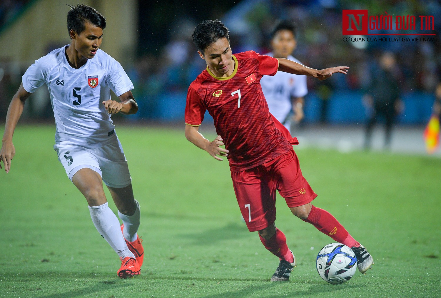 Tin nhanh - Chùm ảnh: “Thủy chiến” đất Tổ, U23 Việt Nam đè bẹp U23 Myanmar (Hình 15).