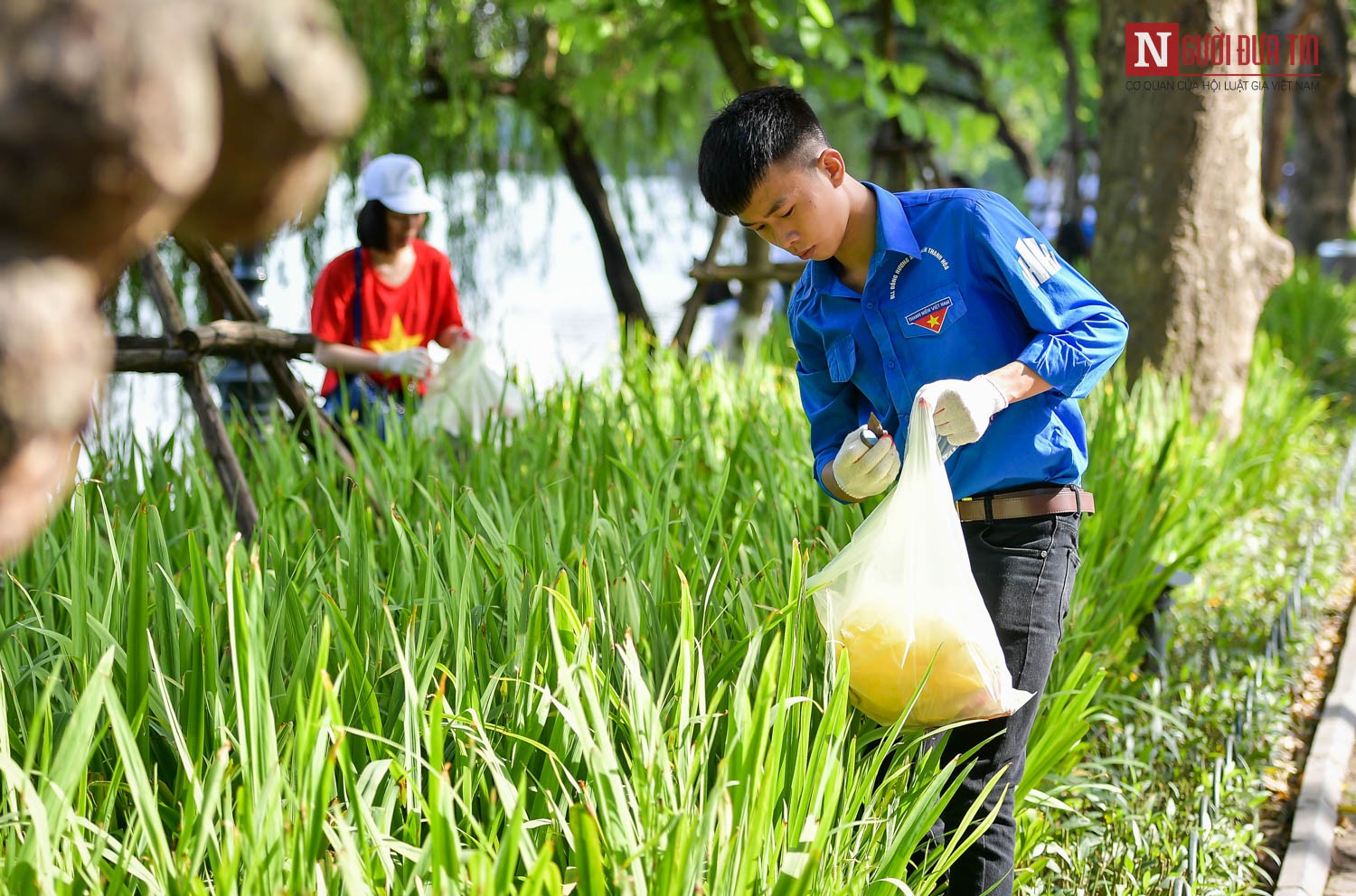 Môi trường - Thủ tướng Nguyễn Xuân Phúc cùng hàng nghìn bạn trẻ Thủ đô phát động phong trào chống rác thải nhựa (Hình 11).