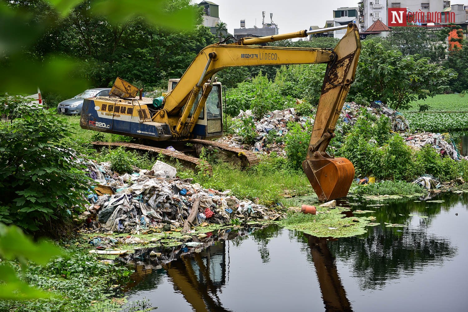 Môi trường - Rác thải, phế liệu xây dựng bủa vây hồ nước giữa lòng Thủ đô (Hình 7).