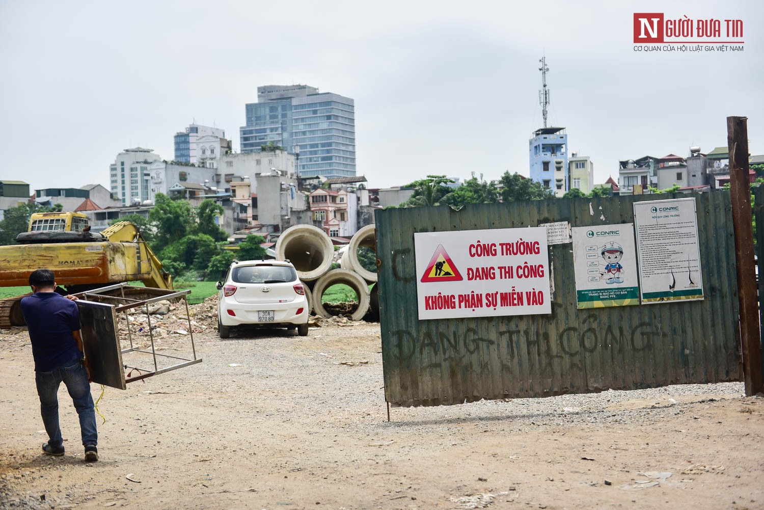 Môi trường - Rác thải, phế liệu xây dựng bủa vây hồ nước giữa lòng Thủ đô (Hình 12).