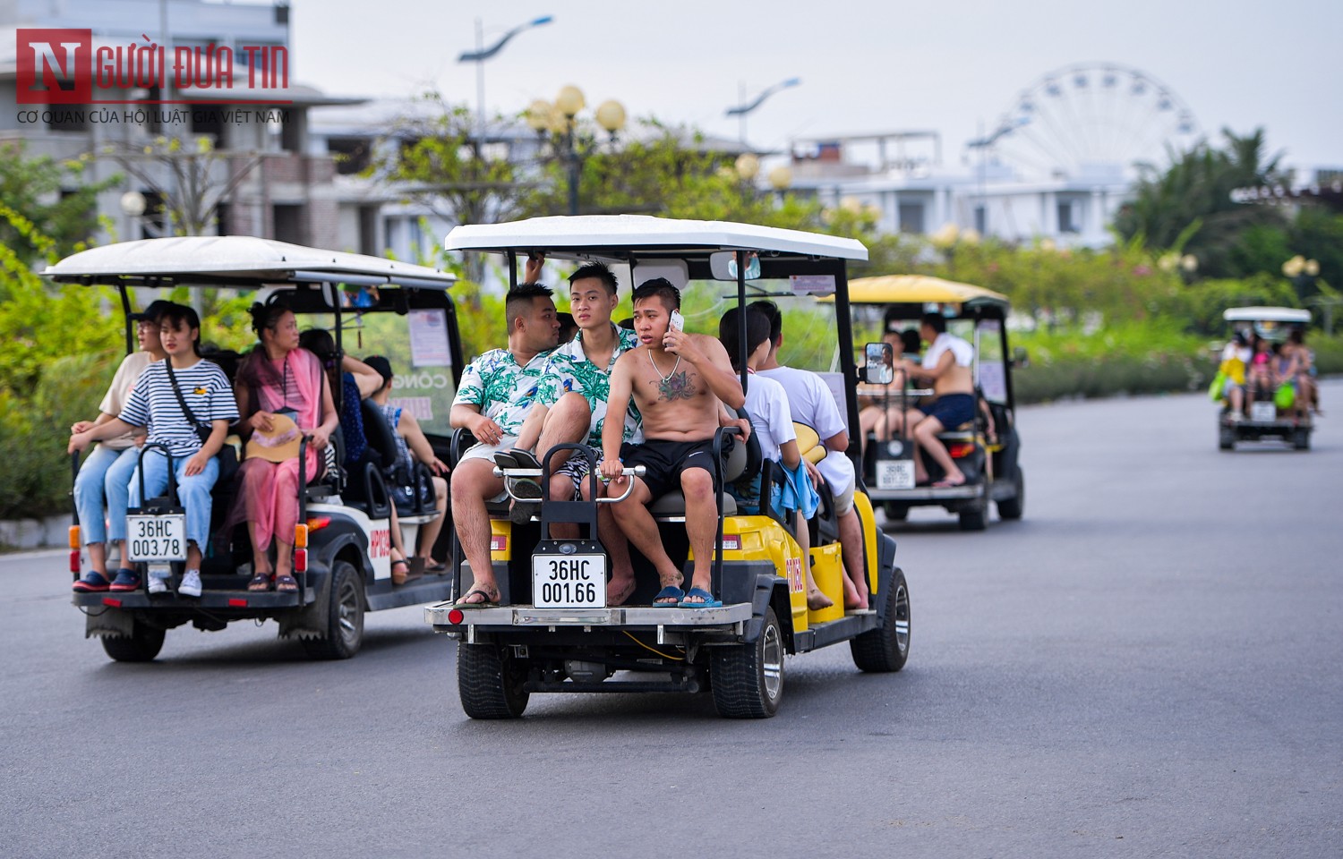 Tin nhanh - Biển Sầm Sơn chật kín du khách mùa du lịch (Hình 16).