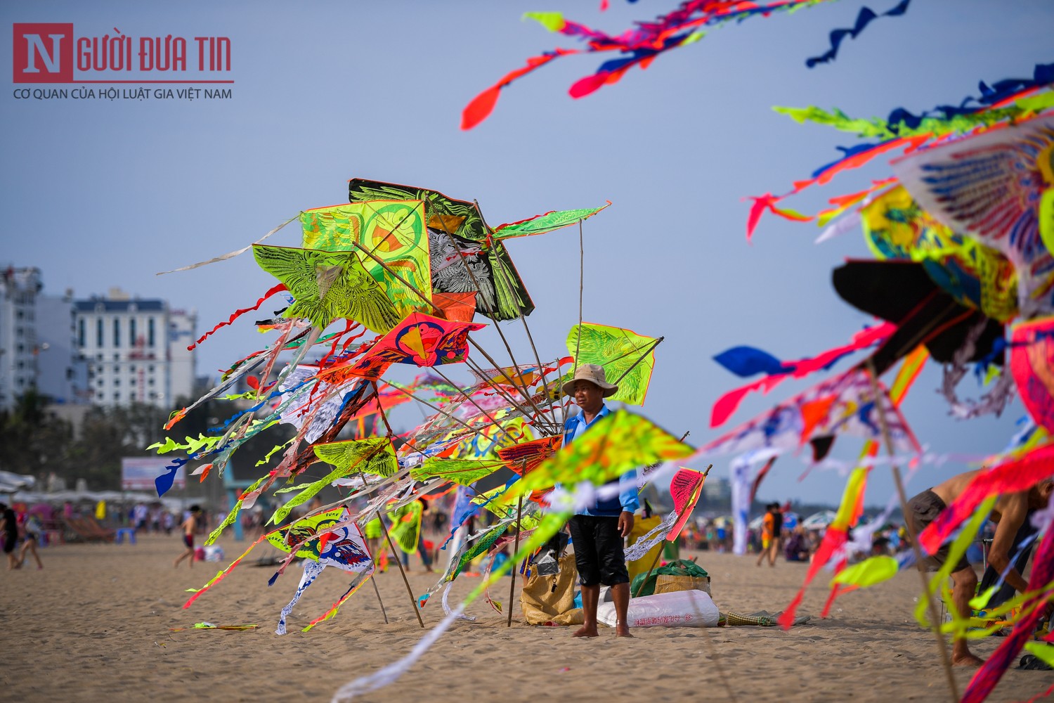 Tin nhanh - Biển Sầm Sơn chật kín du khách mùa du lịch (Hình 11).