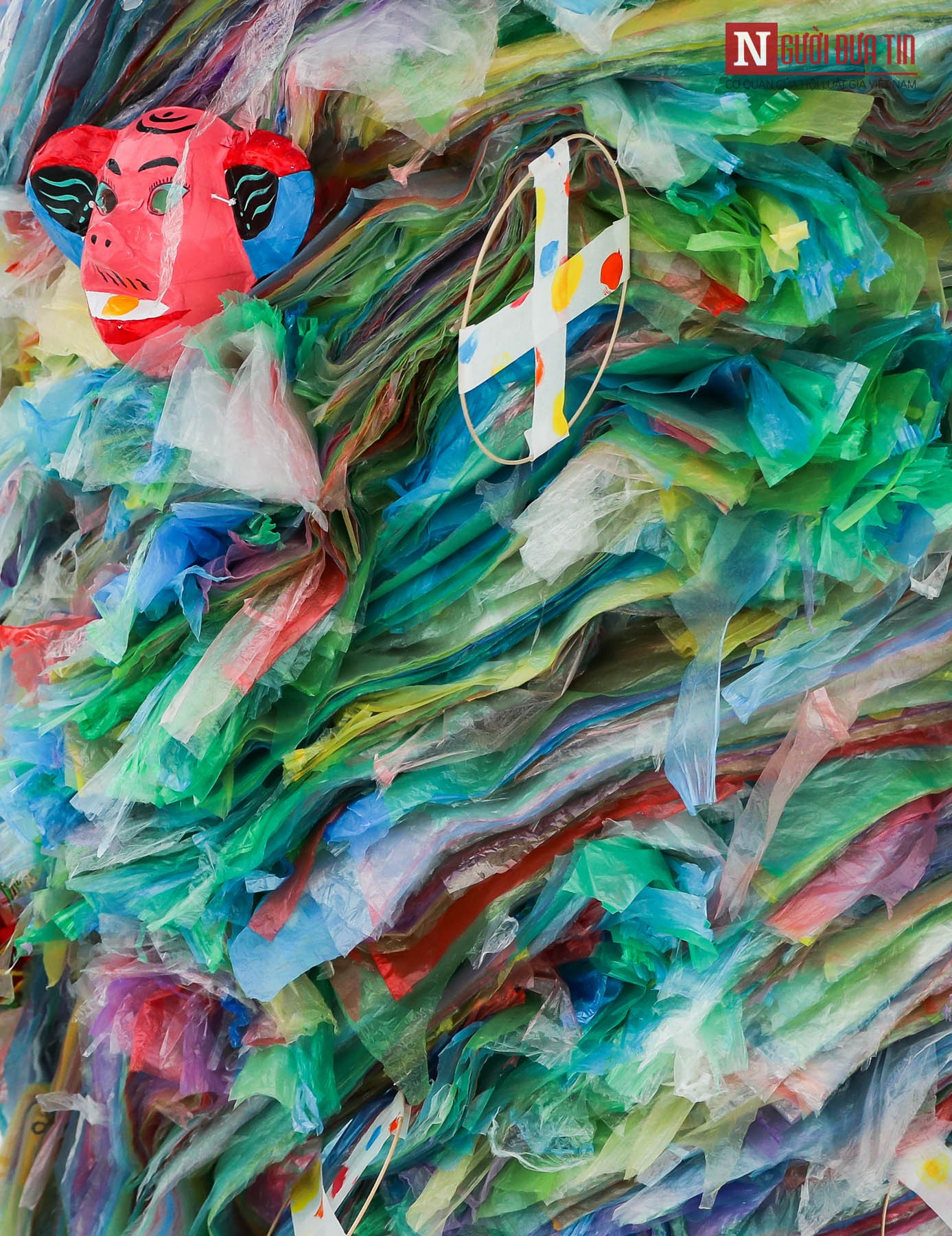 Môi trường - Hàng loạt tác phẩm nghệ thuật khổng lồ được biến hóa từ rác thải nhựa (Hình 8).