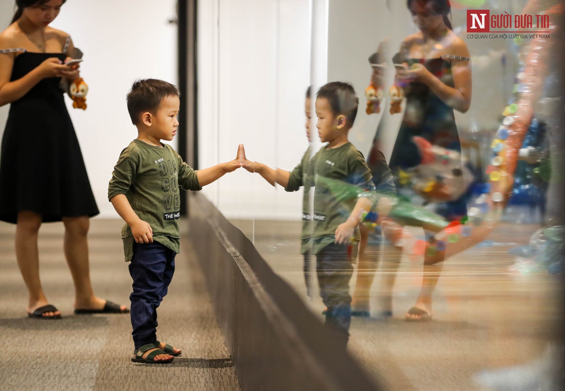 Môi trường - Hàng loạt tác phẩm nghệ thuật khổng lồ được biến hóa từ rác thải nhựa (Hình 10).