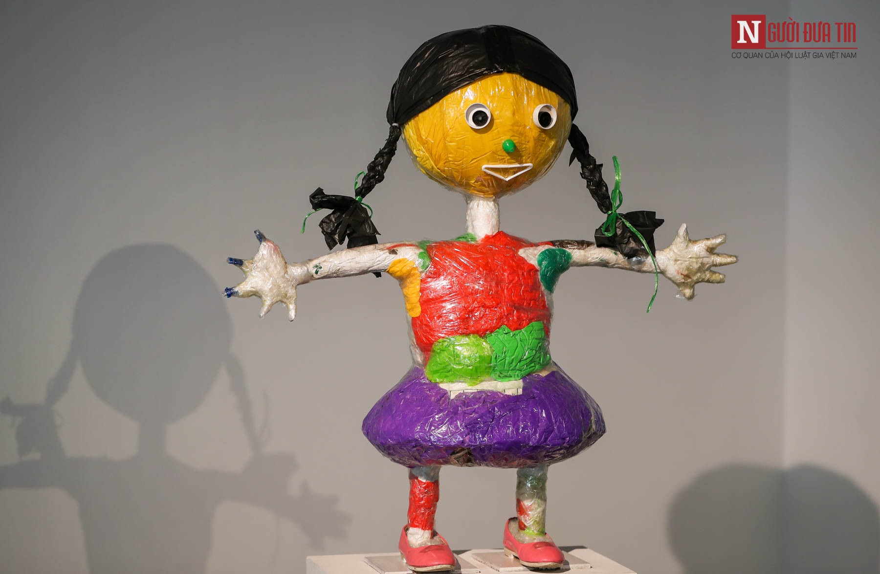 Môi trường - Hàng loạt tác phẩm nghệ thuật khổng lồ được biến hóa từ rác thải nhựa (Hình 7).