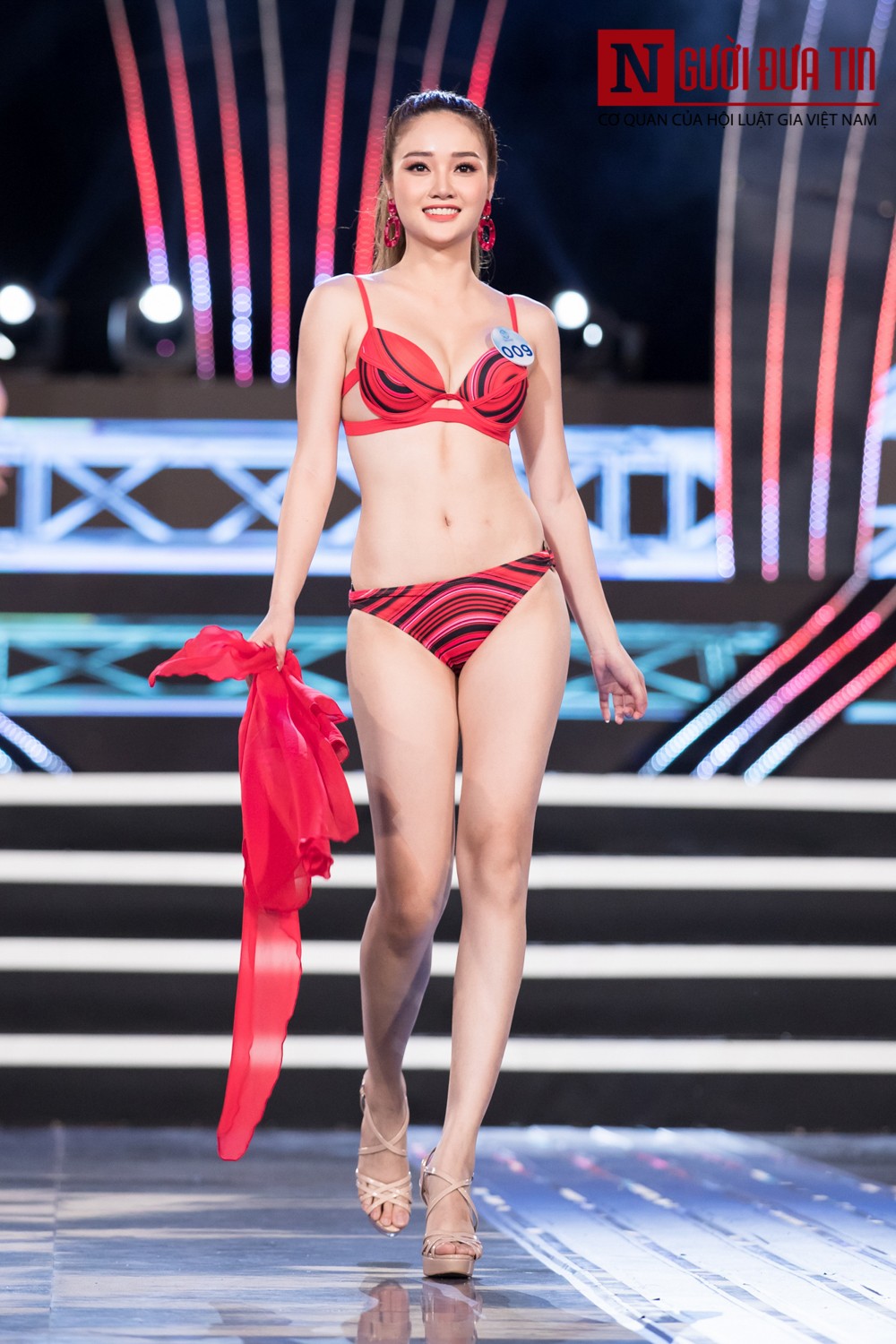 Sự kiện - 'Bỏng mắt' với màn trình diễn bikini của top 34 Miss Word Việt Nam 2019 (Hình 14).