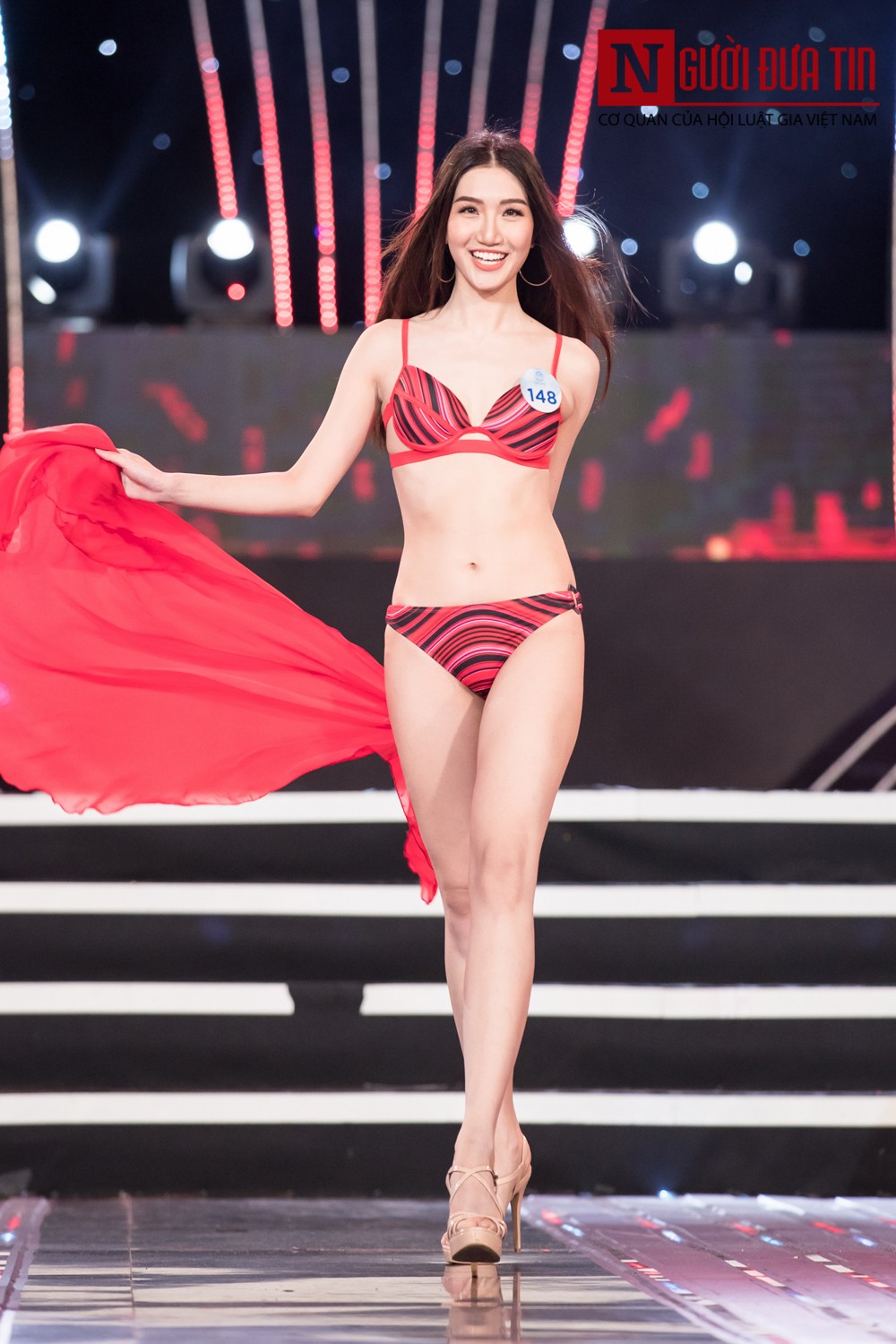 Sự kiện - 'Bỏng mắt' với màn trình diễn bikini của top 34 Miss Word Việt Nam 2019 (Hình 4).