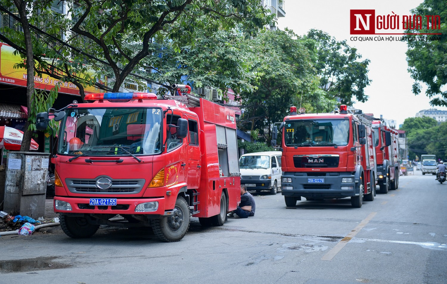 Tin nhanh - Hà Nội: Nhà dân cháy lớn giữa trưa nắng 40 độ