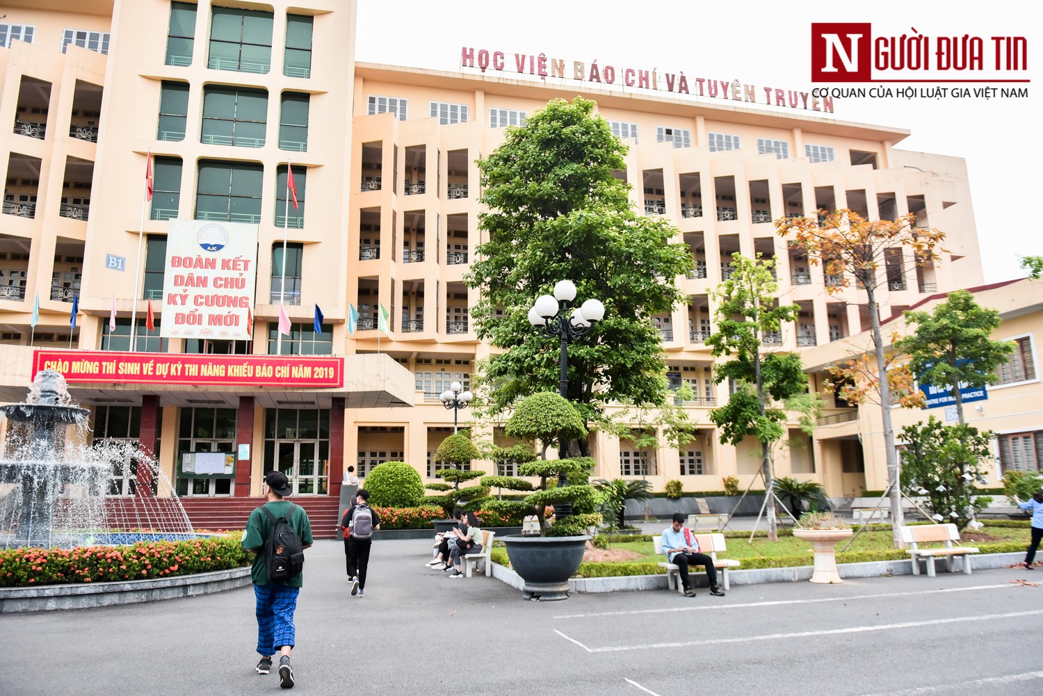 Tin nhanh - Sĩ tử rạng rỡ trong buổi thi năng khiếu Học viện Báo chí và Tuyên truyền