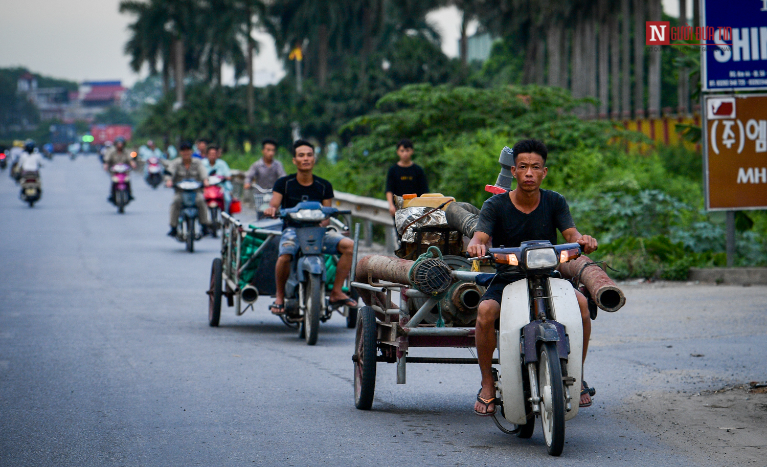 Tin nhanh - Coi thường tính mạng, người dân vượt rào băng qua những 'điểm đen' trên Quốc lộ 5 (Hình 12).