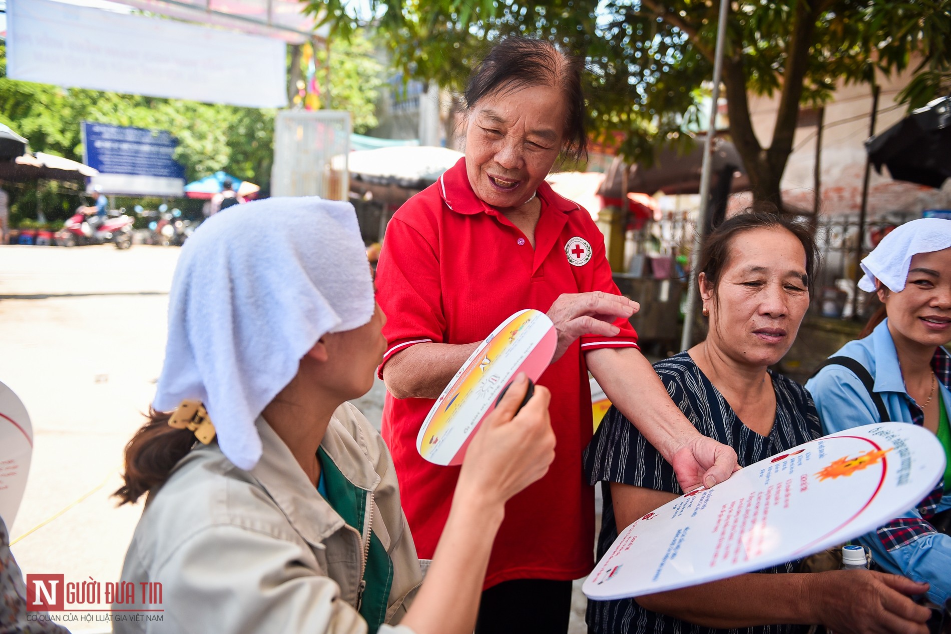 Tin nhanh - Hà Nội: Thành lập hàng loạt điểm cố định, xe buýt tránh nóng miễn phí cho người lao động (Hình 3).