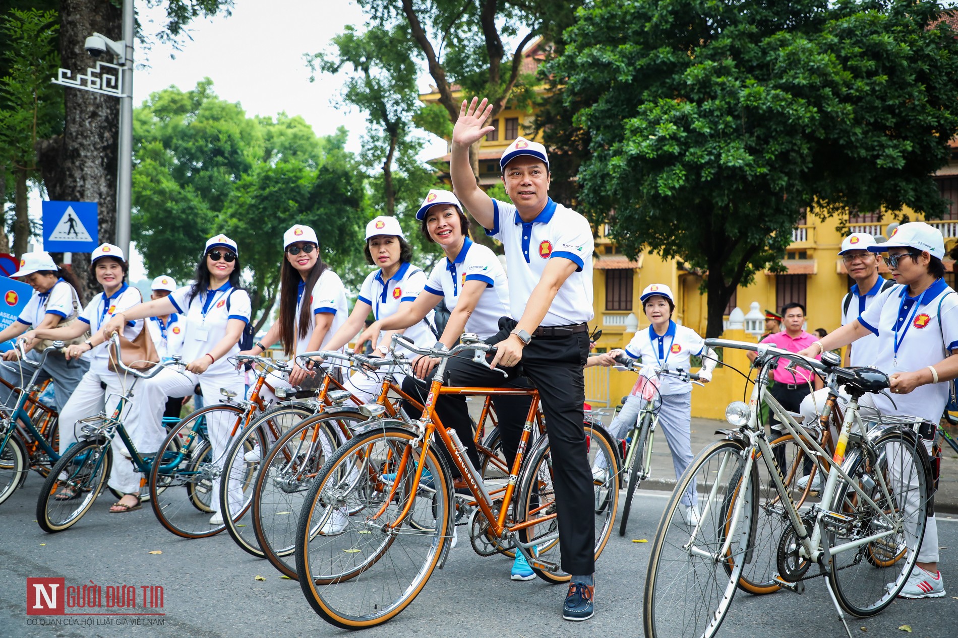 Tin nhanh - Thứ trưởng Bộ Ngoại giao cùng đại sứ, khách mời các nước đạp xe nhân ngày Gia đình ASEAN 2019 (Hình 3).