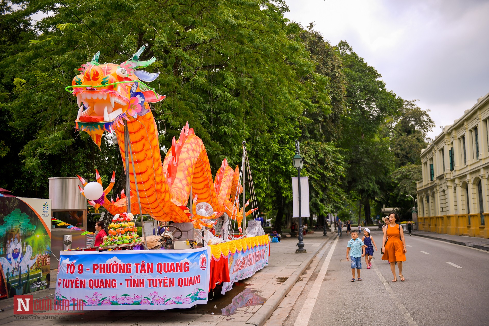 Văn hoá - Cận cảnh 2 xe đèn Trung thu khổng lồ xuất hiện giữa đường phố Hà Nội (Hình 5).