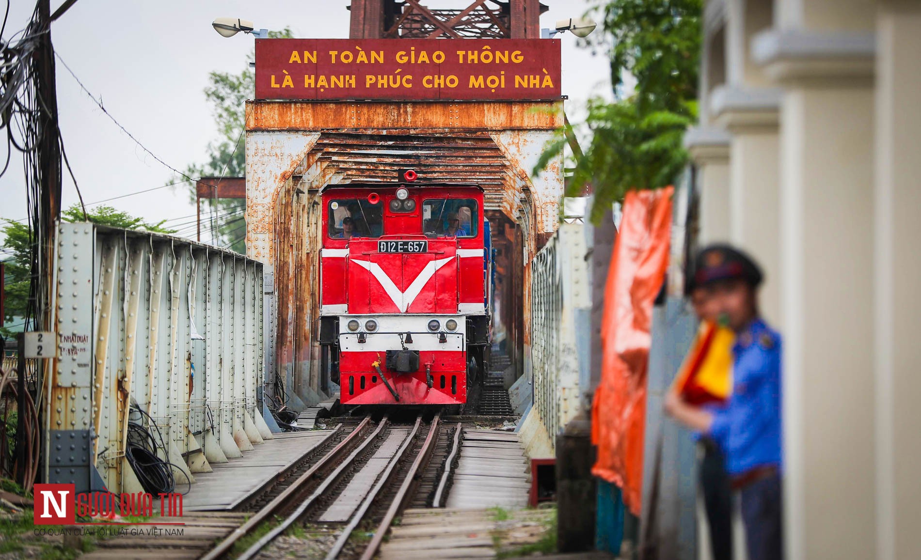 Ngỡ ngàng trước diện mạo mới của ga Long Biên