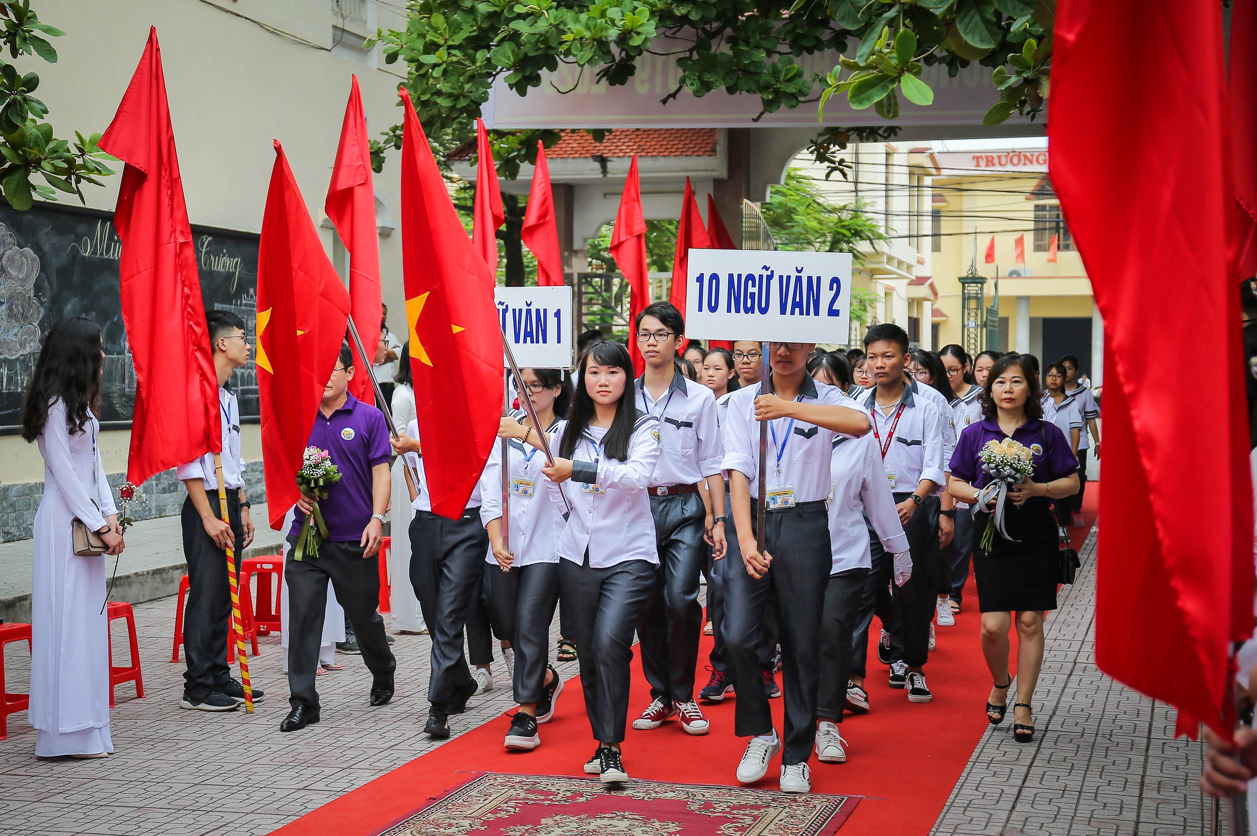 Chính sách - Phó Chủ tịch nước Đặng Thị Ngọc Thịnh dự khai giảng năm học mới tại Nam Định (Hình 5).