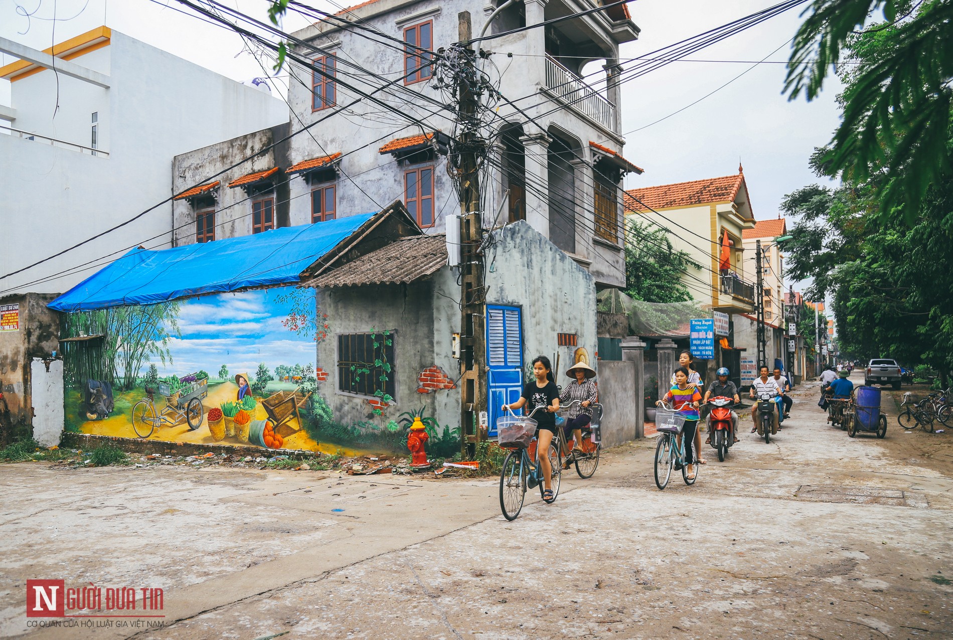 Văn hoá - Cận cảnh làng bích họa đầu tiên ở Hà Nội