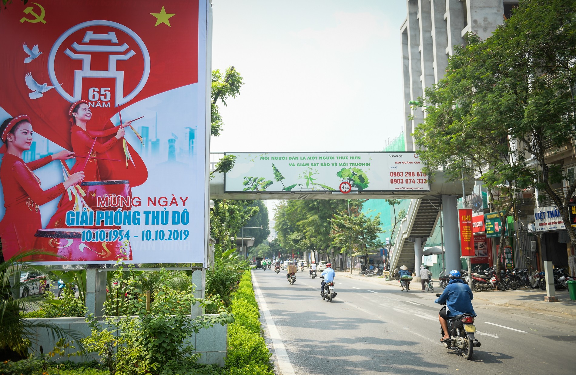 Tin nhanh - Hà Nội trang hoàng cờ hoa kỷ niệm ngày giải phóng Thủ đô