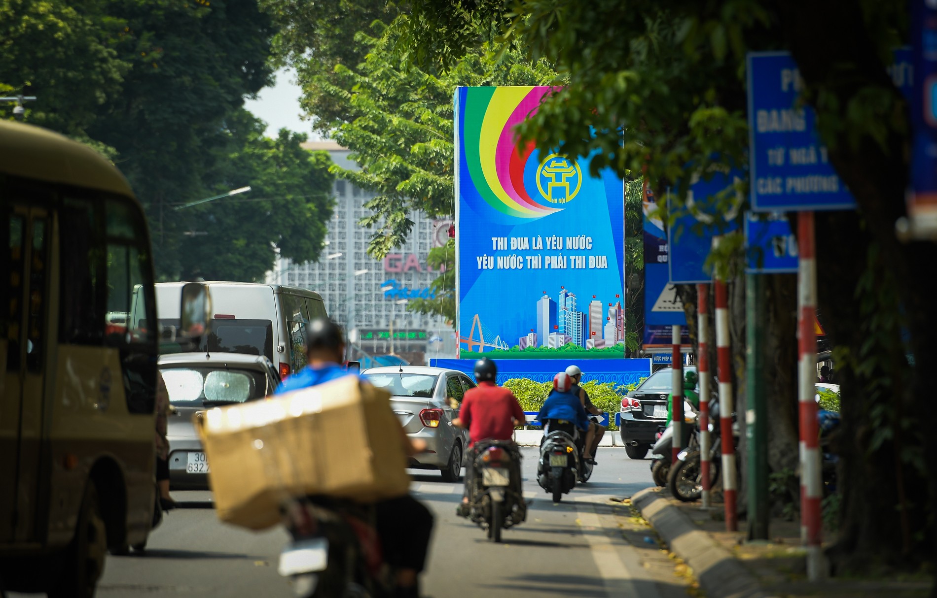 Tin nhanh - Hà Nội trang hoàng cờ hoa kỷ niệm ngày giải phóng Thủ đô (Hình 13).