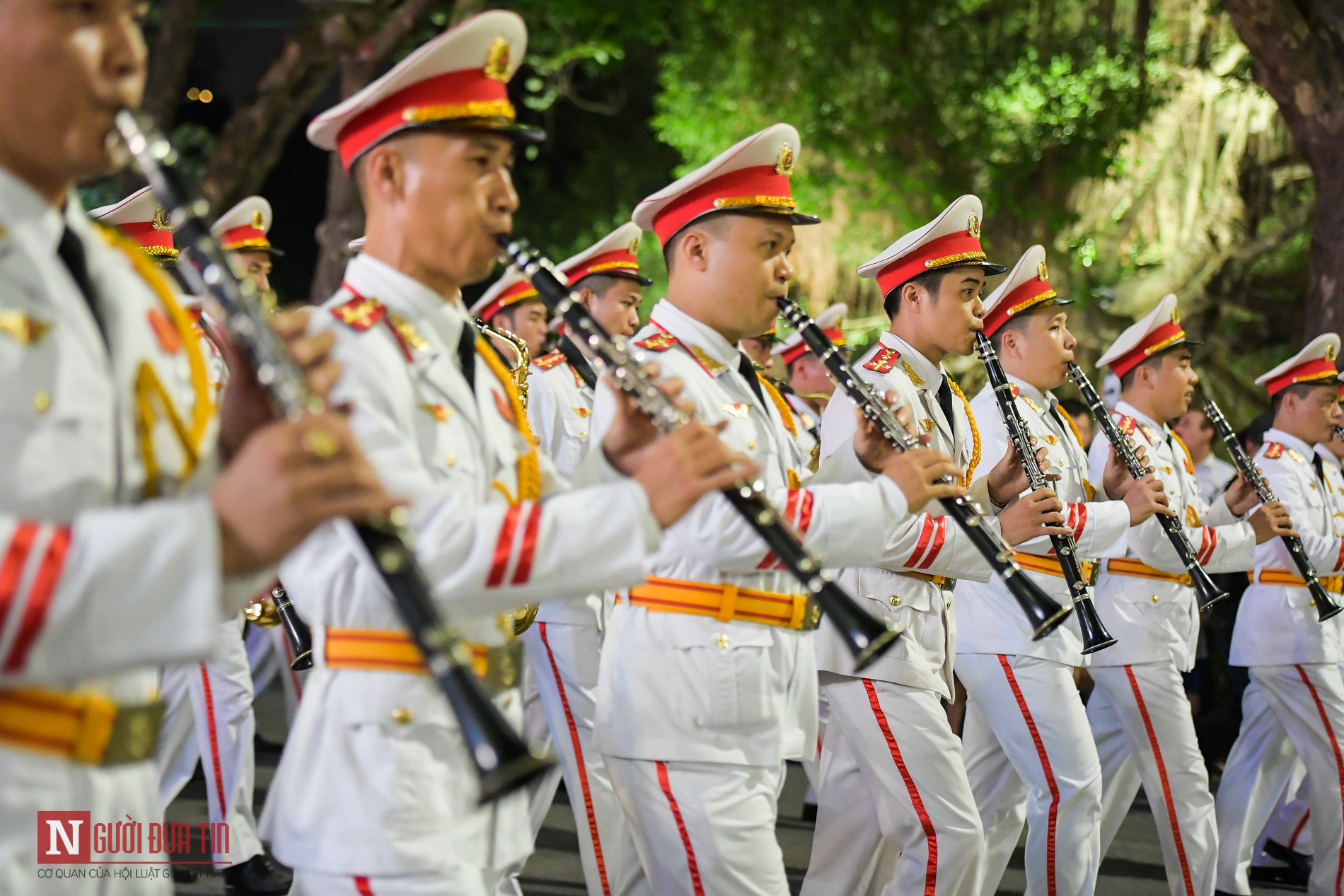 Tin nhanh - Đoàn nghi lễ Công an Nhân dân lần đầu tiên biểu diễn tại phố đi bộ hồ Hoàn Kiếm (Hình 3).