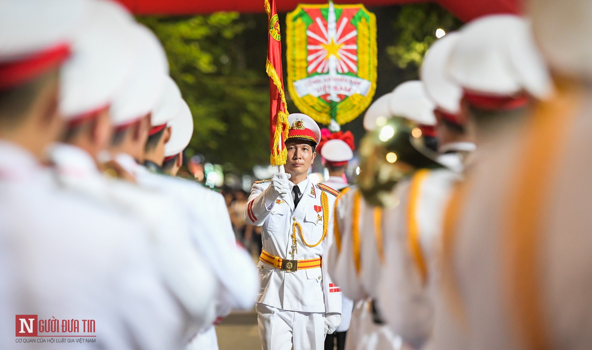 Tin nhanh - Đoàn nghi lễ Công an Nhân dân lần đầu tiên biểu diễn tại phố đi bộ hồ Hoàn Kiếm (Hình 7).