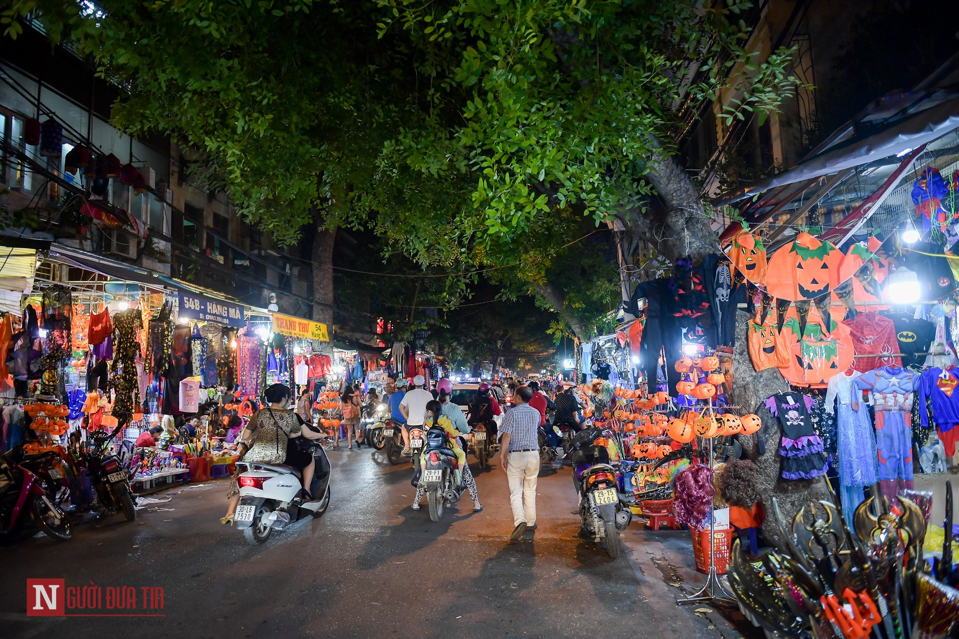 Tin nhanh - Khóc thét vì 'ma quỷ' 'xác ướp' trên phố Hàng Mã trước ngày Halloween