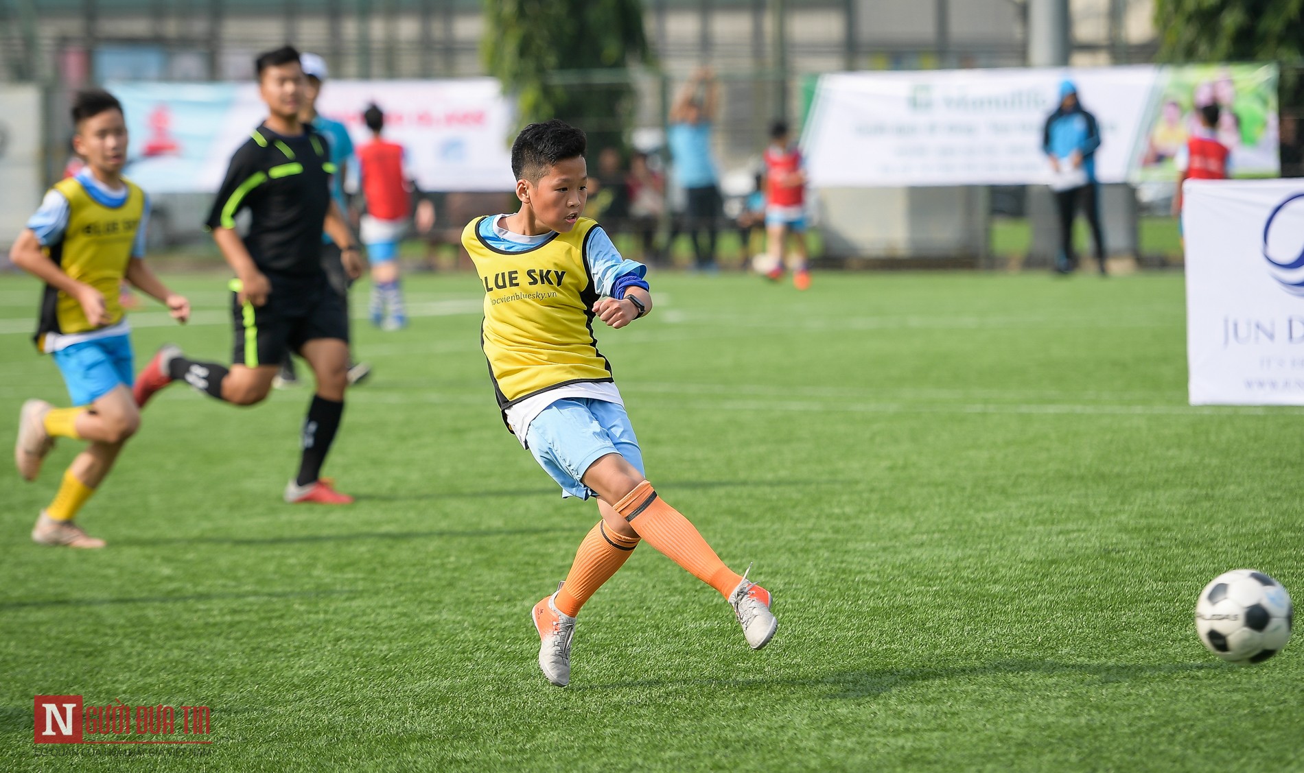 Thể thao - Màn so tài nảy lửa của các cầu thủ nhí tại giải Blue Sky Championship 2019 (Hình 5).