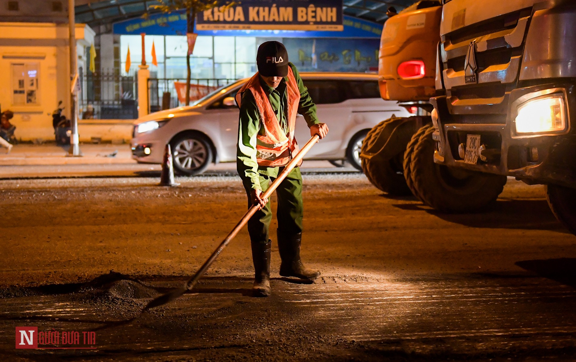 Tin nhanh - Hà Nội: Rào chắn thi công đường Nguyễn Trãi, khiến giao thông ùn tắc nghiêm trọng giữa đêm (Hình 6).