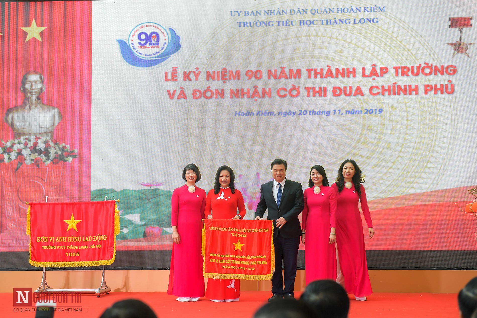 Giáo dục - Hà Nội: Trường tiểu học Thăng Long tưng bừng kỷ niệm 90 năm thành lập và đón nhận Cờ thi đua Chính phủ (Hình 9).