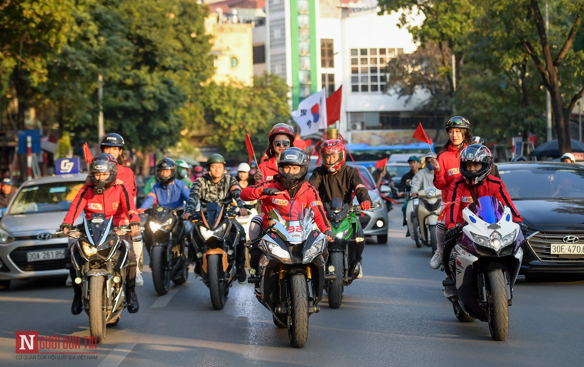 Tin nhanh - Dàn xe phân khối lớn náo loạn đường phố Hà Nội, tiếp lửa U22 Việt Nam lấy vàng SAE games