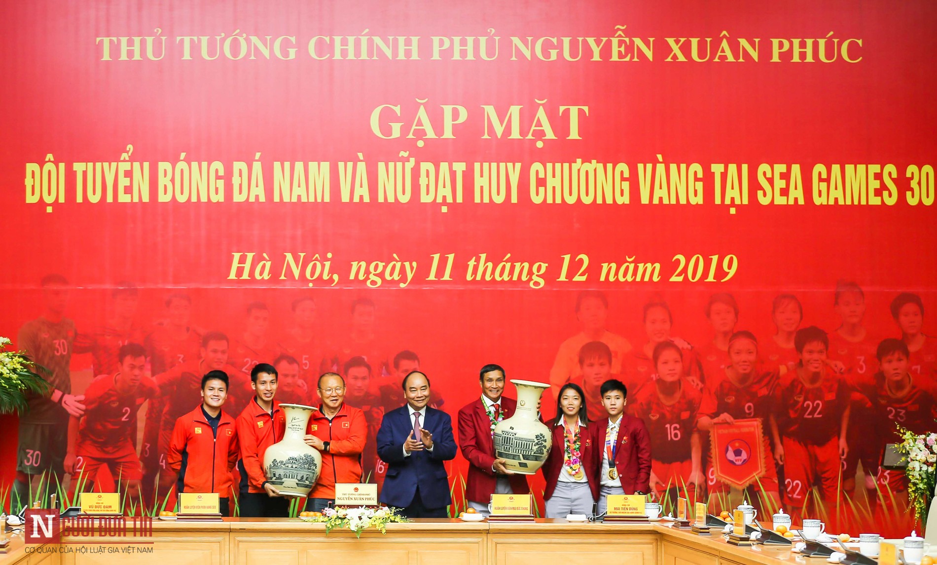 Tin nhanh - Toàn cảnh cuộc gặp mặt của Thủ tướng với đội tuyển bóng đá nam và nữ vô địch SEA Games (Hình 6).