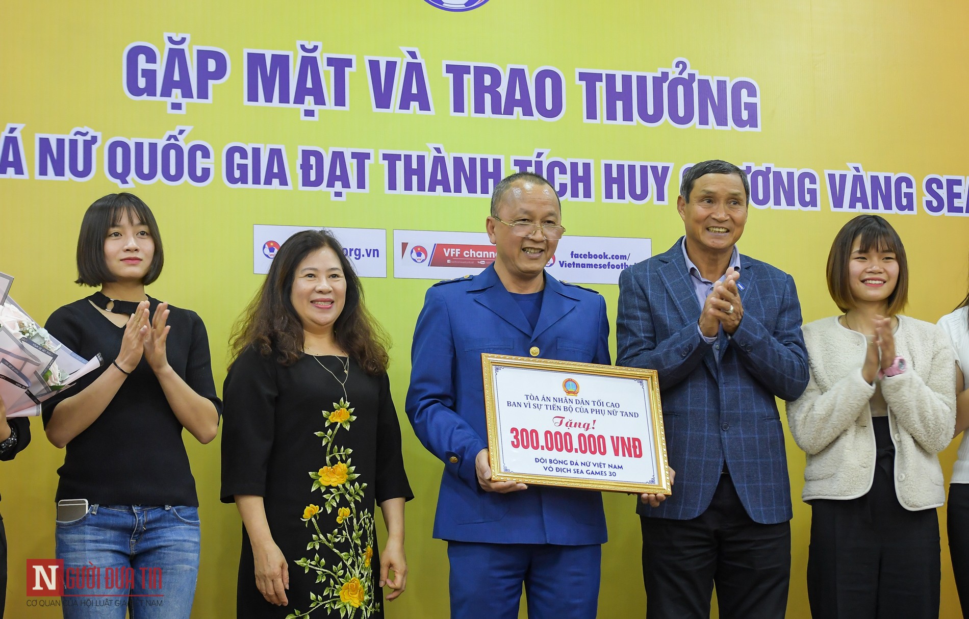 Thể thao - Đội tuyển bóng đá nữ tiếp tục nhận thưởng hàng chục tỷ đồng từ các đơn vị tài trợ (Hình 4).