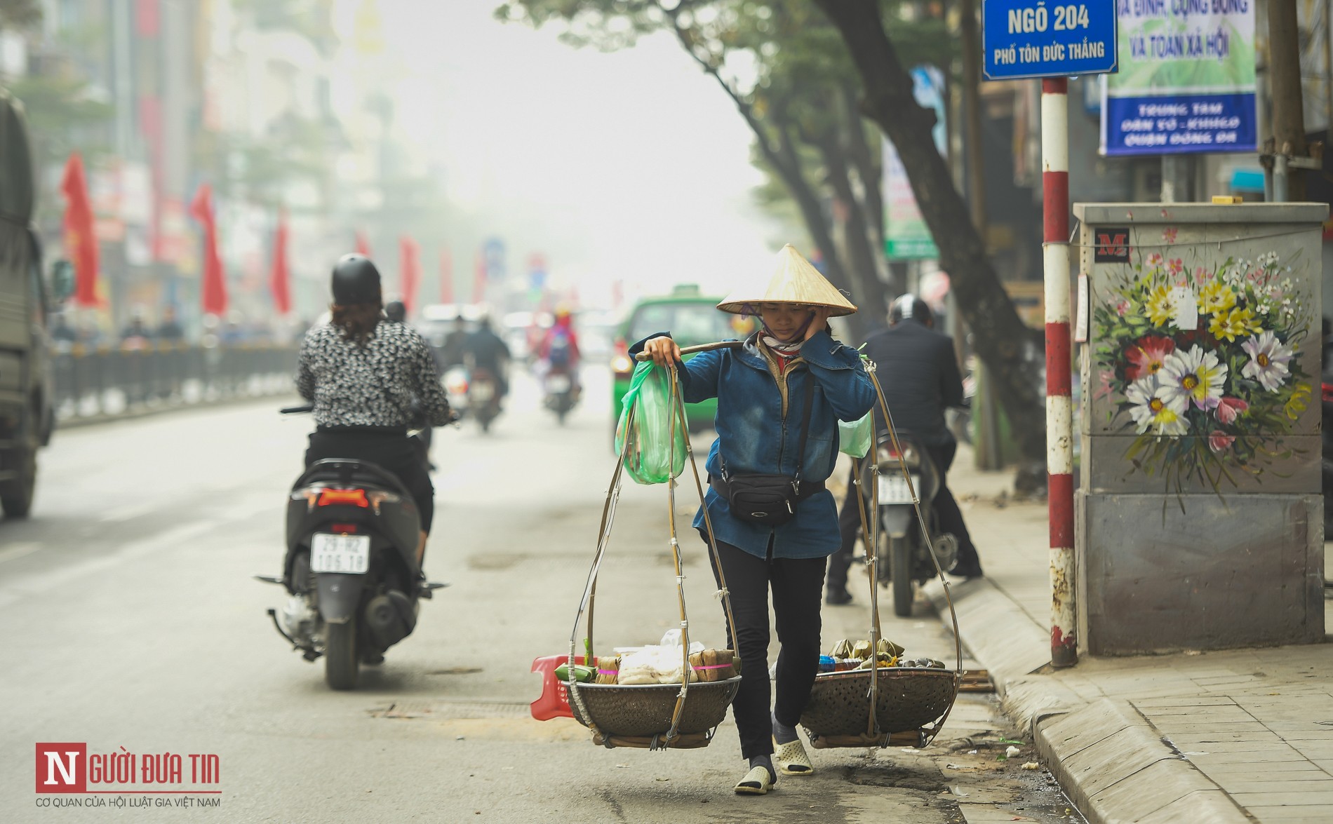 Tin nhanh - Chùm ảnh: Hà Nội “hóa” Sa Pa, thành phố chìm ngập trong biển sương mù (Hình 12).