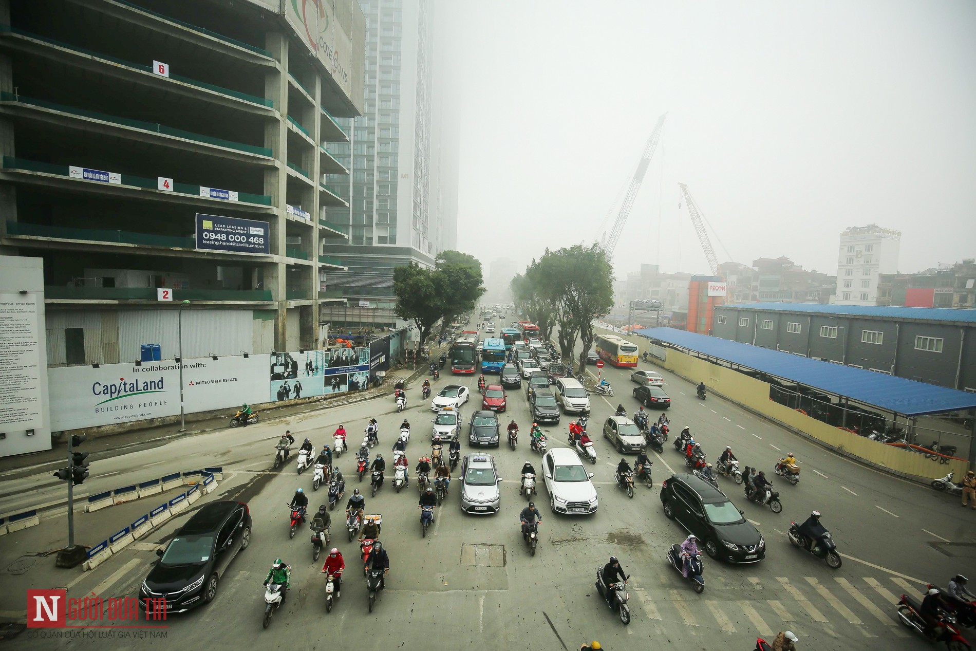 Tin nhanh - Chùm ảnh: Hà Nội “hóa” Sa Pa, thành phố chìm ngập trong biển sương mù (Hình 6).