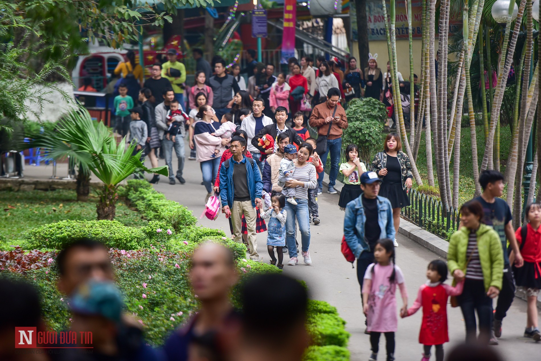 Tin nhanh - Hàng nghìn người đổ về công viên Thủ Lệ trong dịp nghỉ tết dương lịch 2020