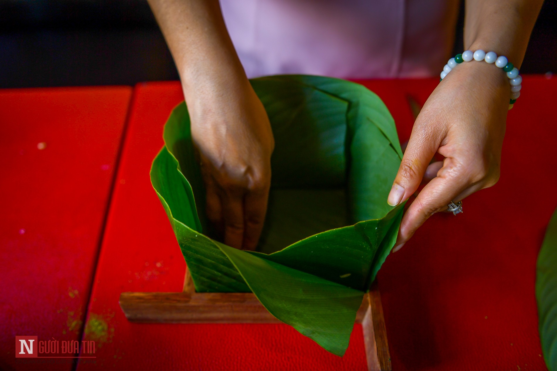 Tin nhanh - Độc đáo bánh chưng nhân cá hồi Na Uy hút khách dịp Tết (Hình 9).