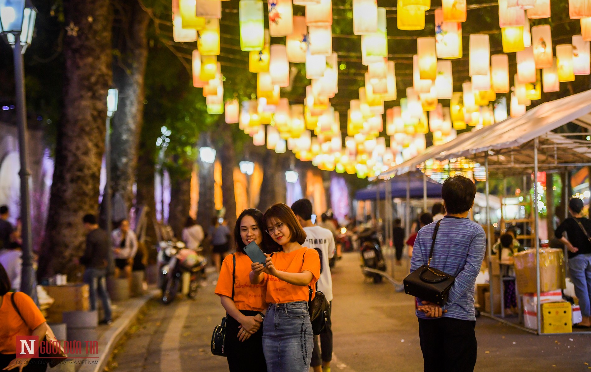 Tin nhanh - Lung linh hàng nghìn đèn lồng tại phố Phùng Hưng (Hình 12).